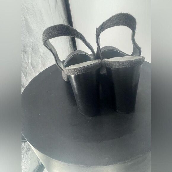 Tahari‎ gray pumps size 91/2 - Picture 5 of 7